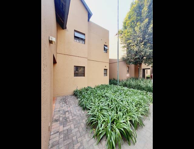 1 BEDROOM APARTMENT FOR SALE IN DOUGLASDALE